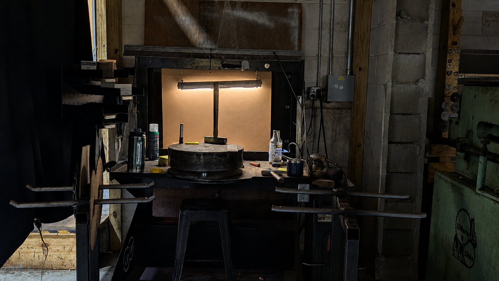 Blade inspection and hammering