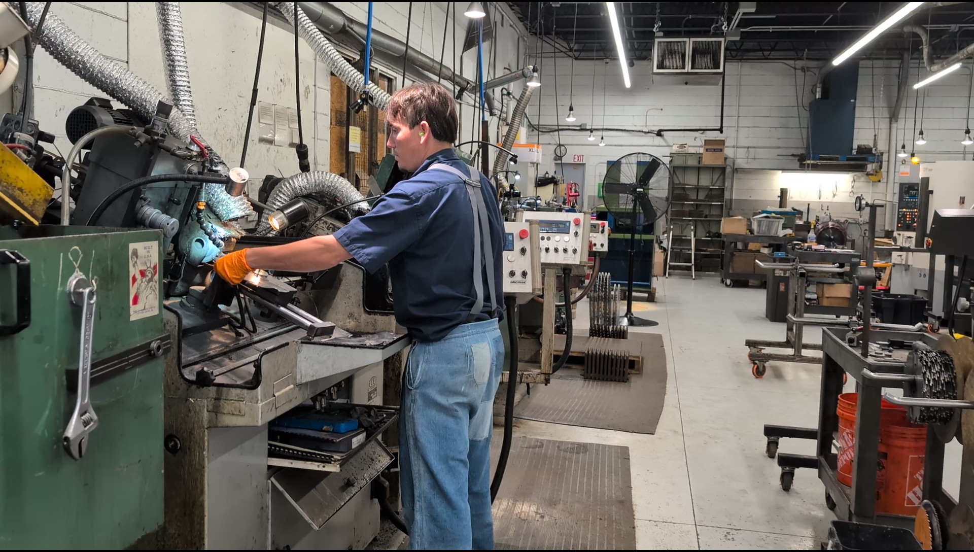 Precision sharpening on grinder
